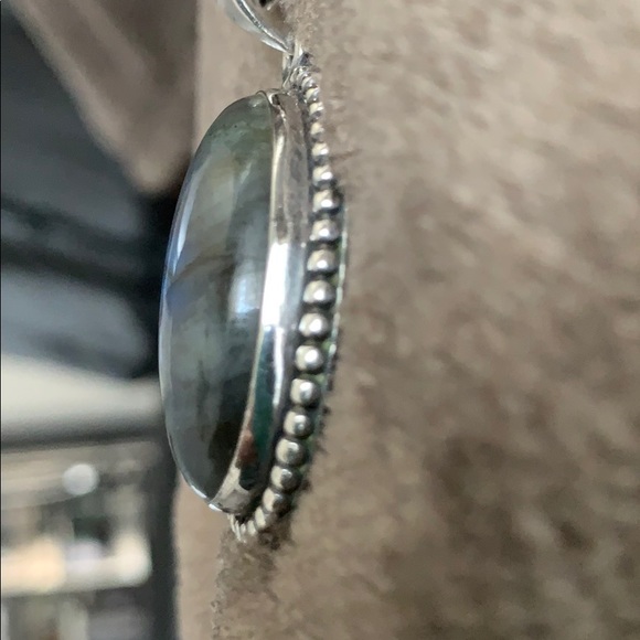Oval Labradorite Silver Pendant - Picture 3 of 4